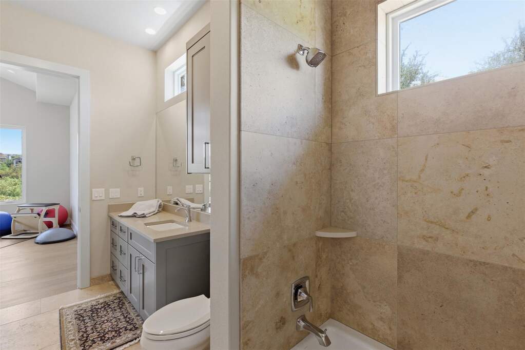 5 Bedroom Single Family Home/House's Image 26