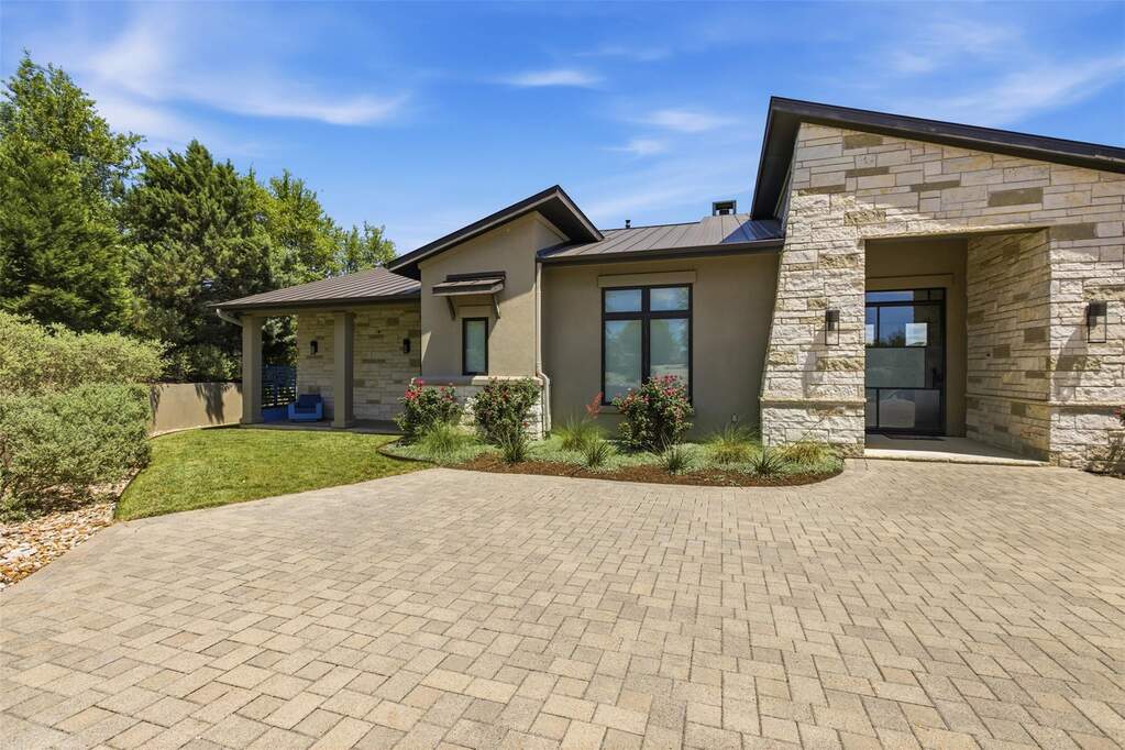 5 Bedroom Single Family Home/House's Image 28