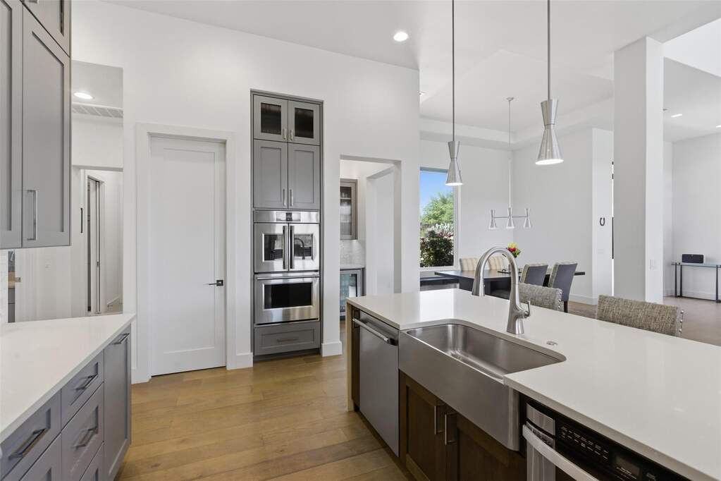5 Bedroom Single Family Home/House's Image 5