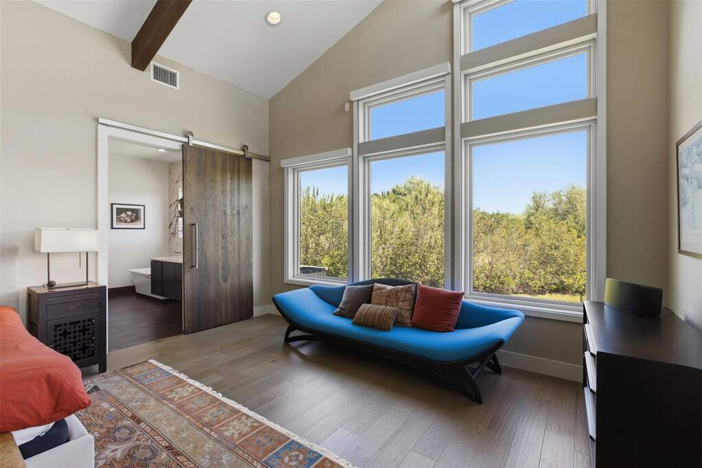 5 Bedroom Single Family Home/House's Image 6