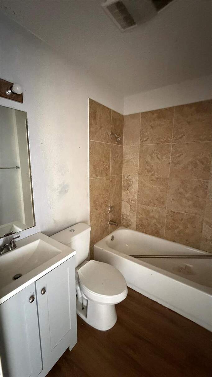 8 Bedroom Multi Unit's Image 4
