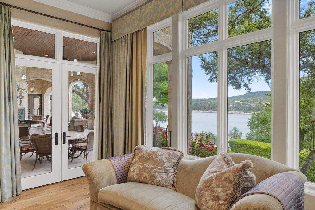 5 Bedroom Single Family Home/House's Image 11
