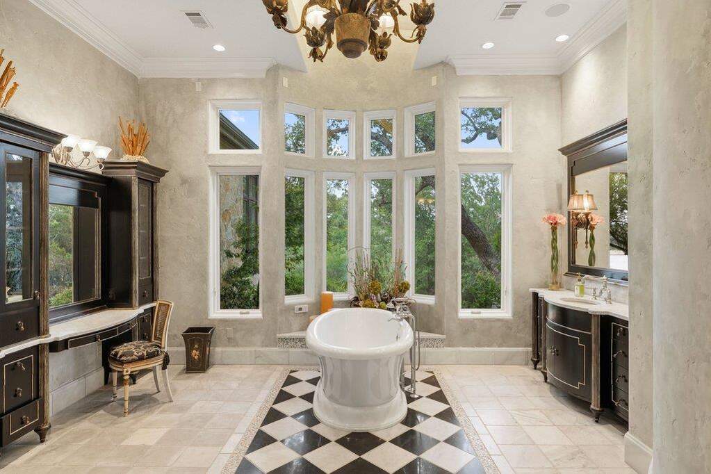 5 Bedroom Single Family Home/House's Image 12