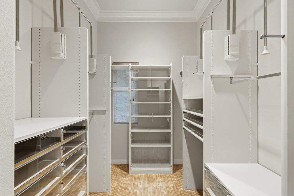 5 Bedroom Single Family Home/House's Image 14