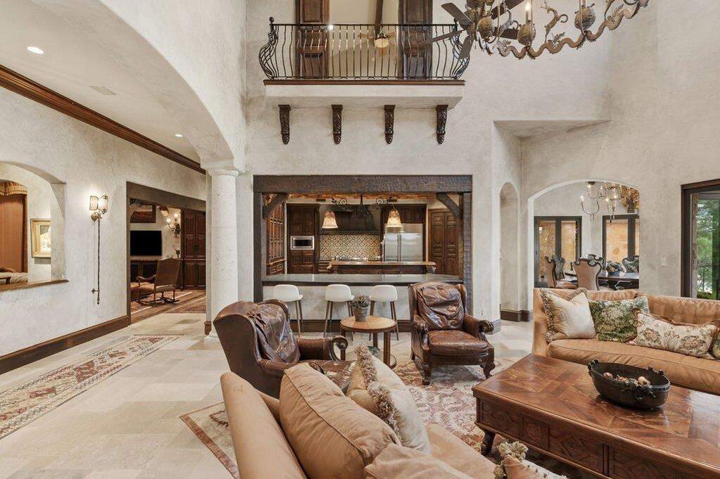 5 Bedroom Single Family Home/House's Image 18