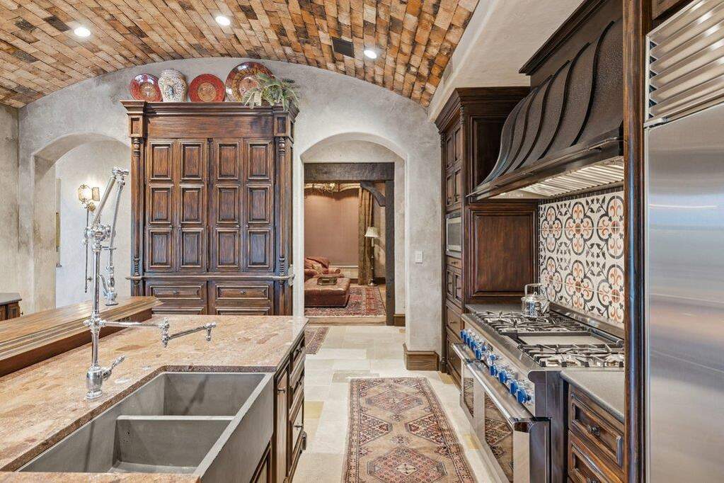 5 Bedroom Single Family Home/House's Image 20