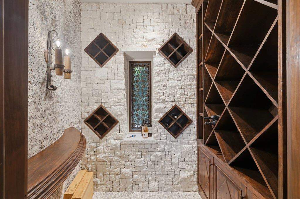 5 Bedroom Single Family Home/House's Image 23