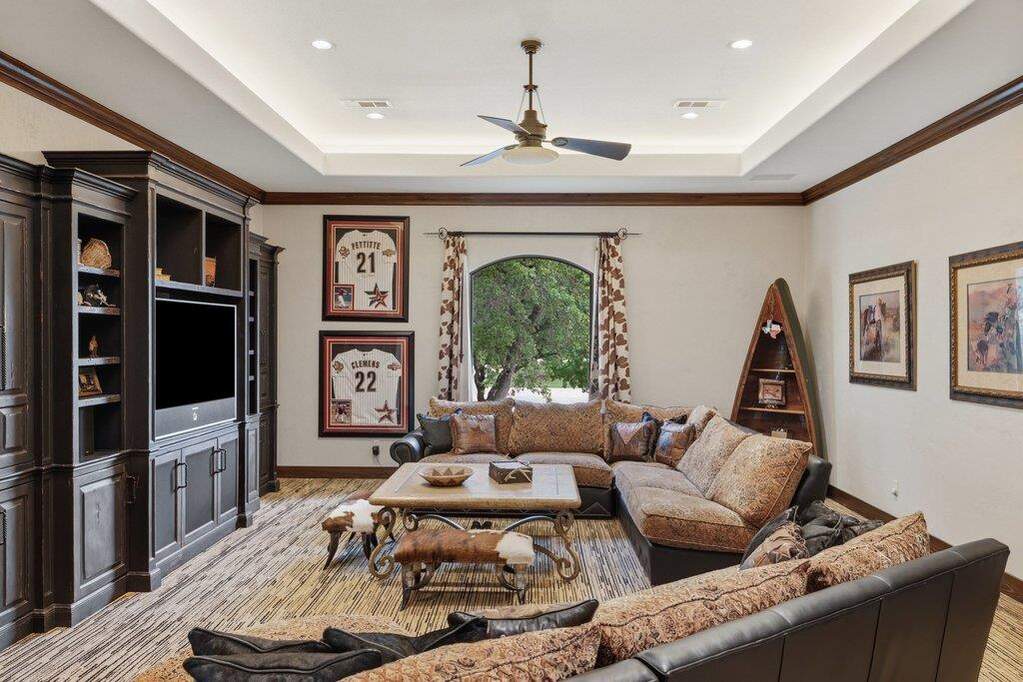 5 Bedroom Single Family Home/House's Image 29