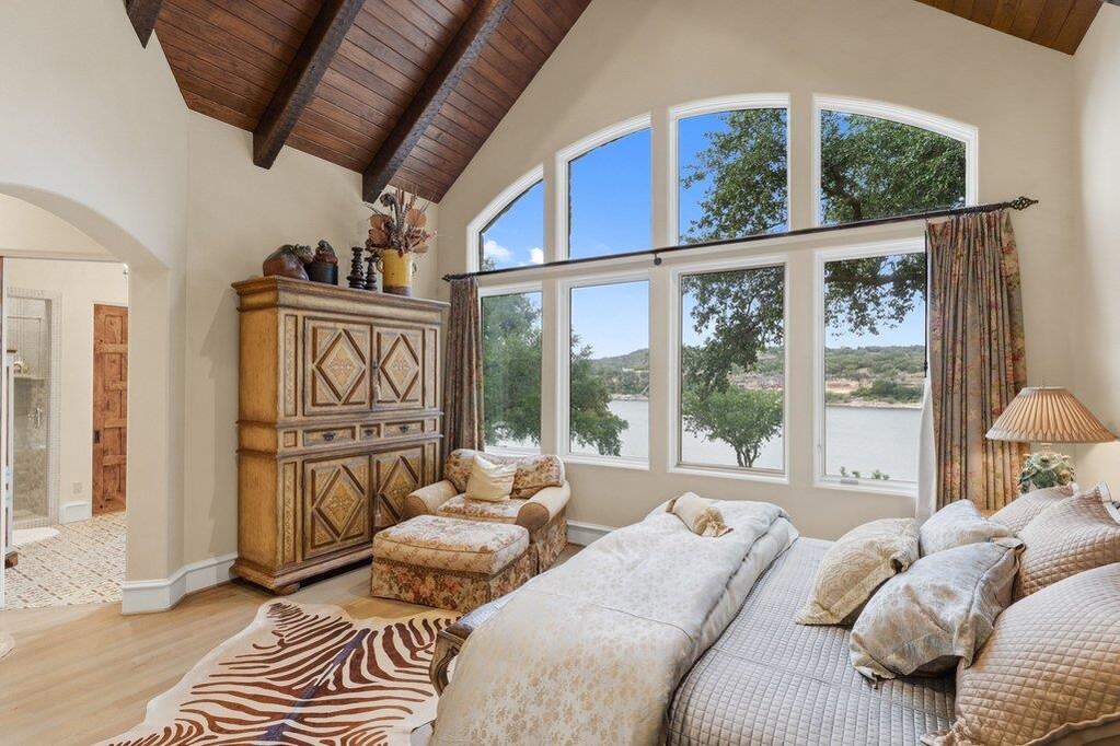 5 Bedroom Single Family Home/House's Image 32