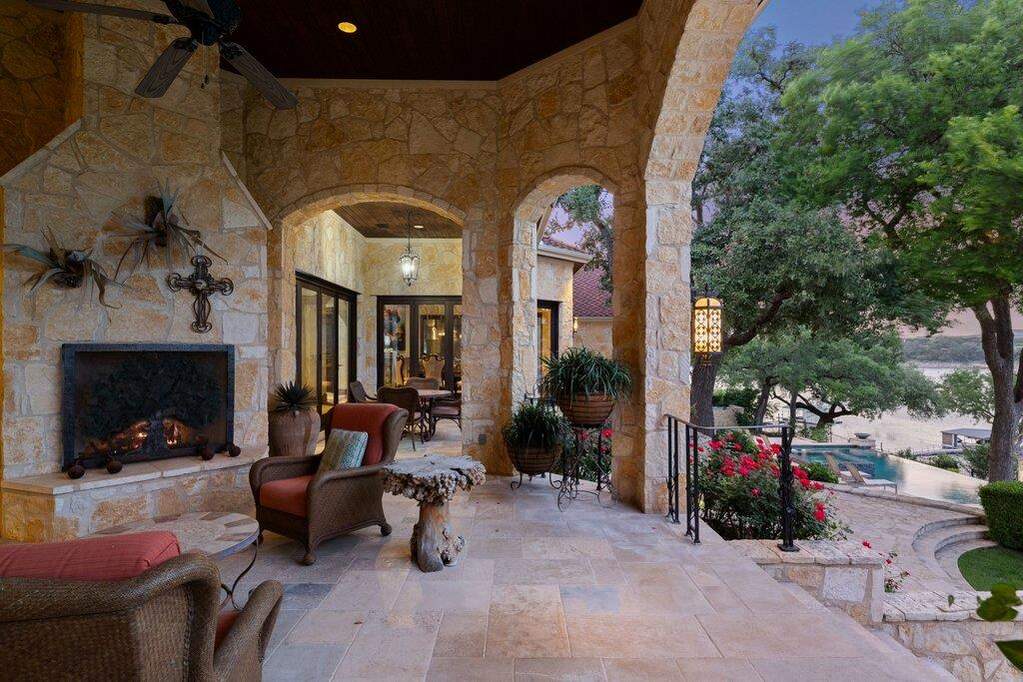 5 Bedroom Single Family Home/House's Image 34