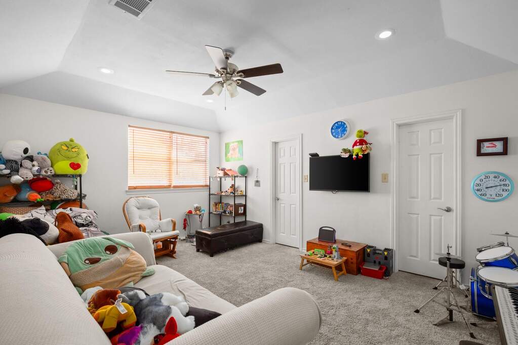 4 Bedroom Single Family Home/House's Image 13