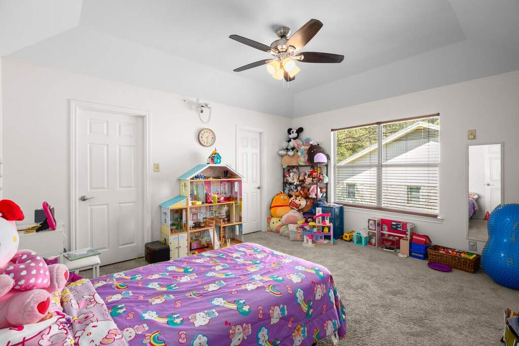 4 Bedroom Single Family Home/House's Image 15