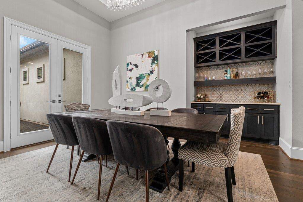 5 Bedroom Single Family Home/House's Image 14