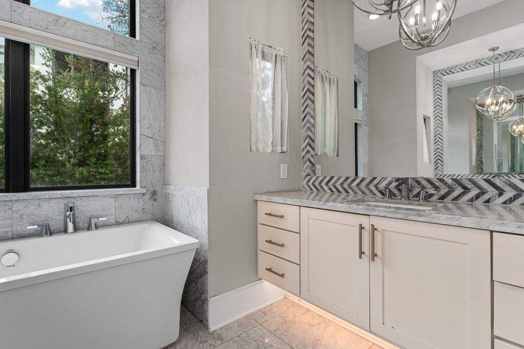 5 Bedroom Single Family Home/House's Image 19
