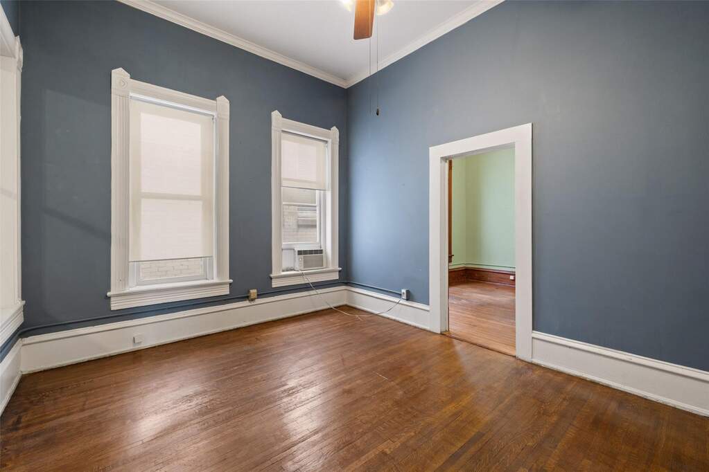 9 Bedroom Single Family Home/House's Image 28