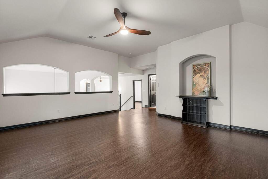 5 Bedroom Single Family Home/House's Image 11
