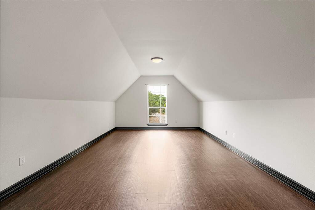 5 Bedroom Single Family Home/House's Image 13