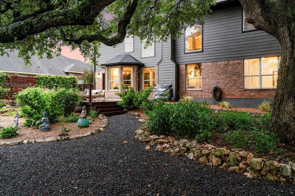 5 Bedroom Single Family Home/House's Image 15