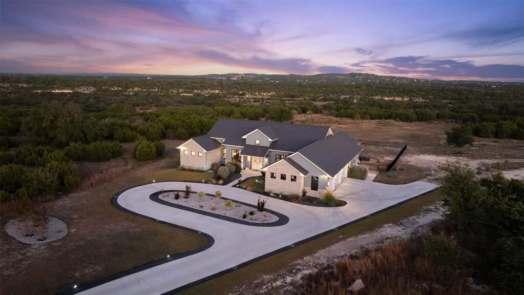 4 Bedroom Single Family Home/House's Image 7