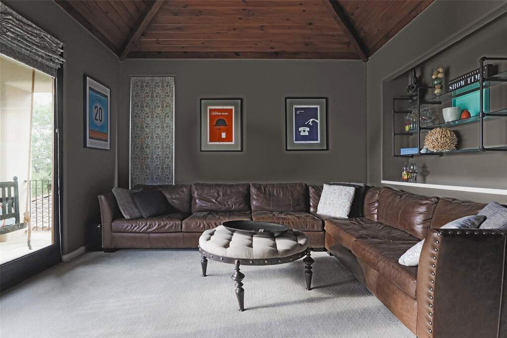 5 Bedroom Single Family Home/House's Image 8