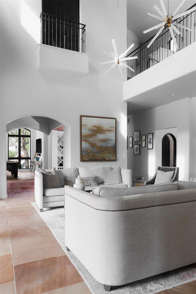 5 Bedroom Single Family Home/House's Image 13