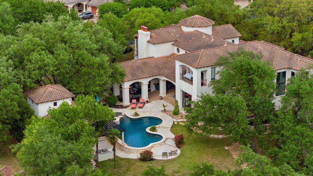 5 Bedroom Single Family Home/House's Image 15