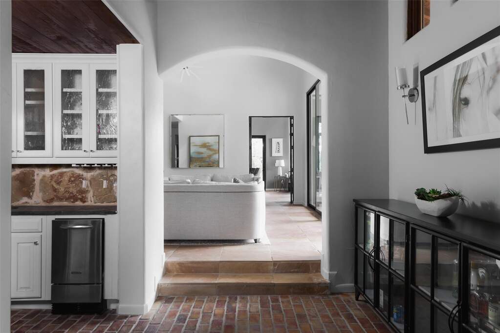 5 Bedroom Single Family Home/House's Image 17