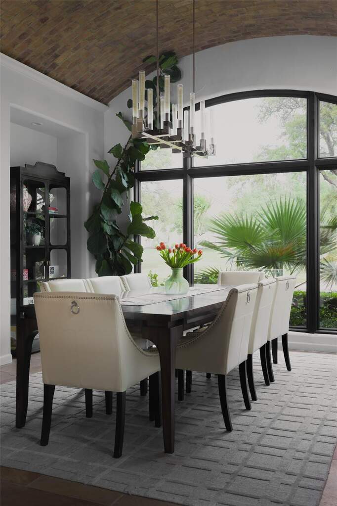 5 Bedroom Single Family Home/House's Image 19