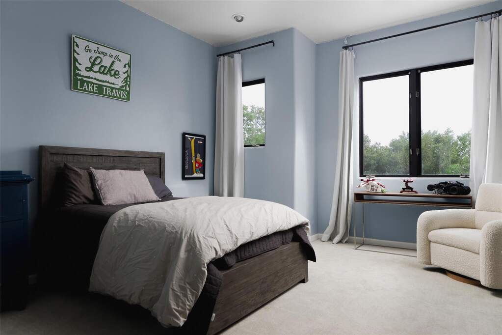 5 Bedroom Single Family Home/House's Image 28