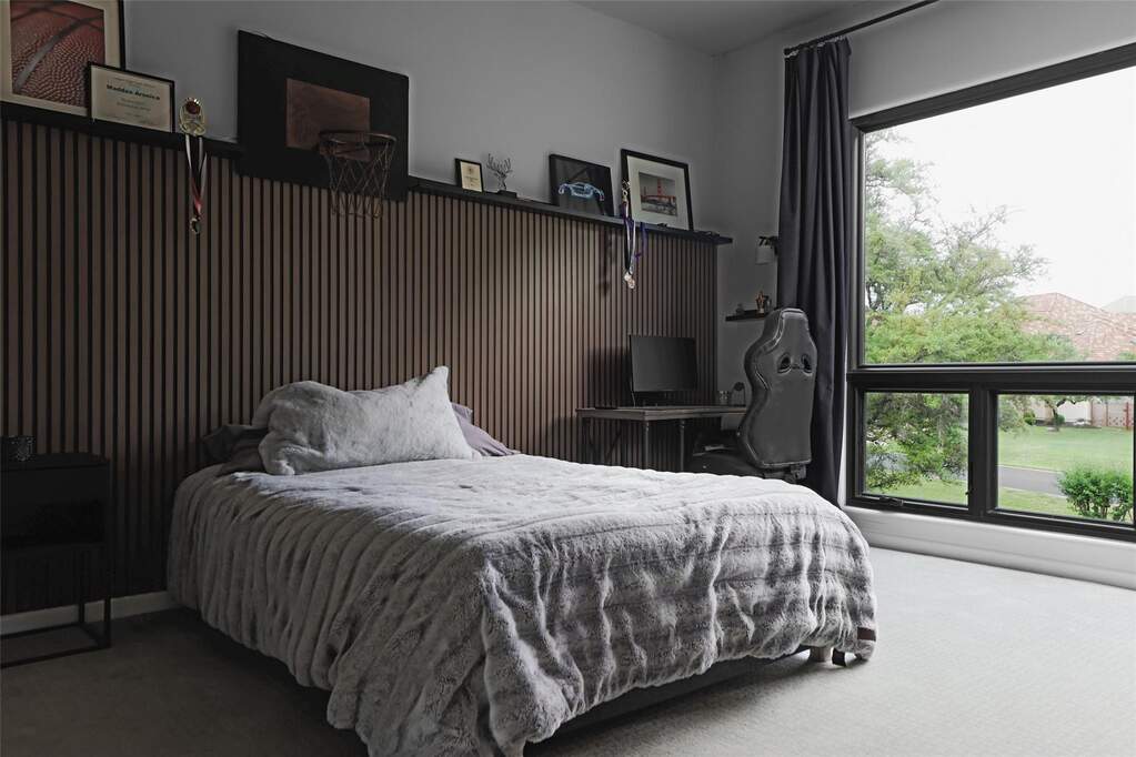 5 Bedroom Single Family Home/House's Image 29
