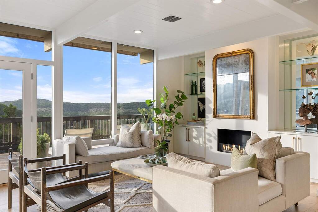 5 Bedroom Single Family Home/House's Image 9