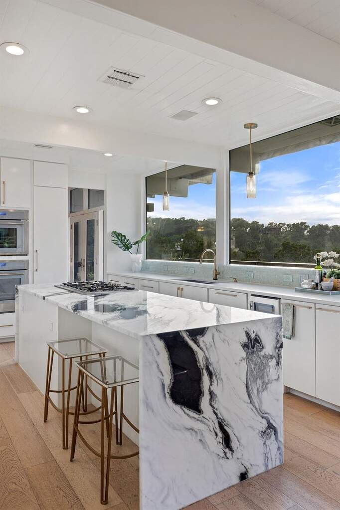 5 Bedroom Single Family Home/House's Image 13