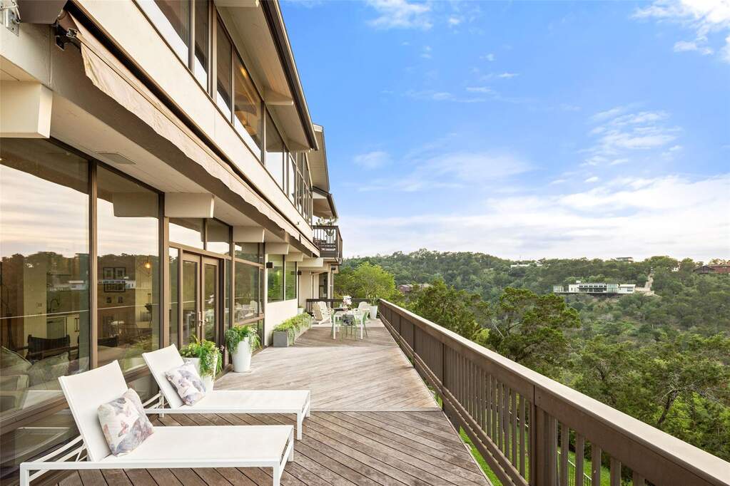 5 Bedroom Single Family Home/House's Image 19