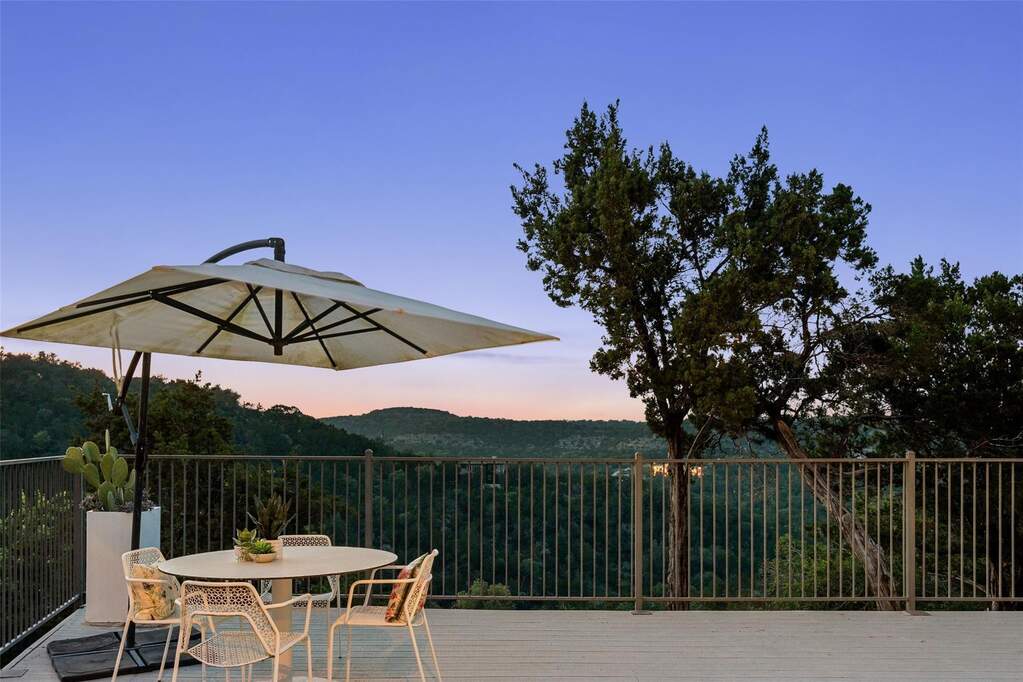5 Bedroom Single Family Home/House's Image 36