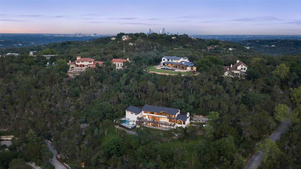5 Bedroom Single Family Home/House's Image 37