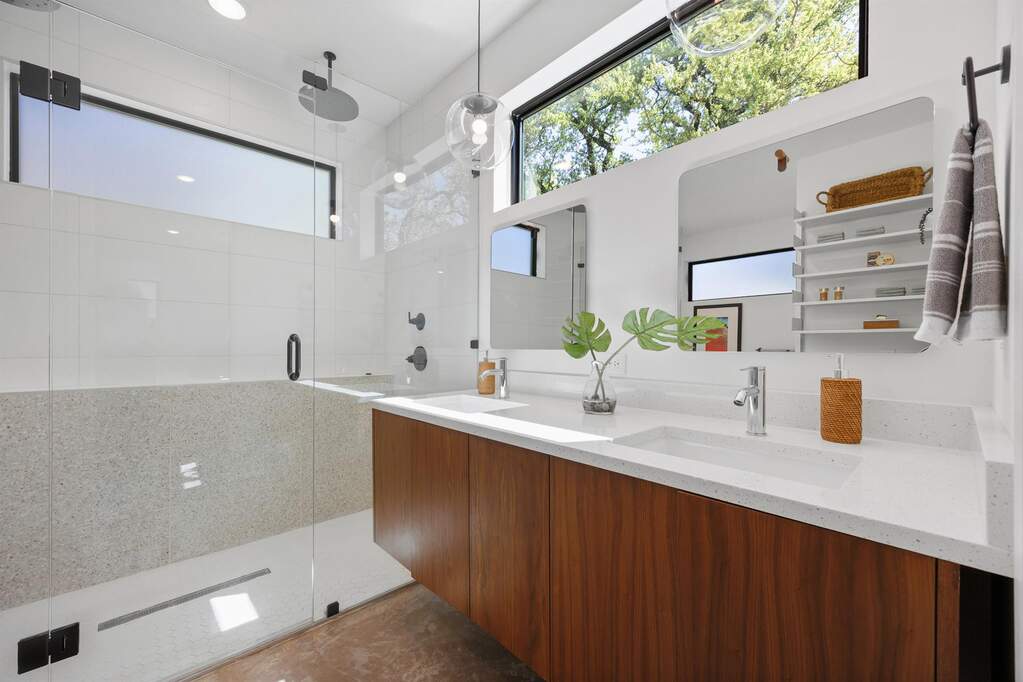 3 Bedroom Single Family Home/House's Image 4