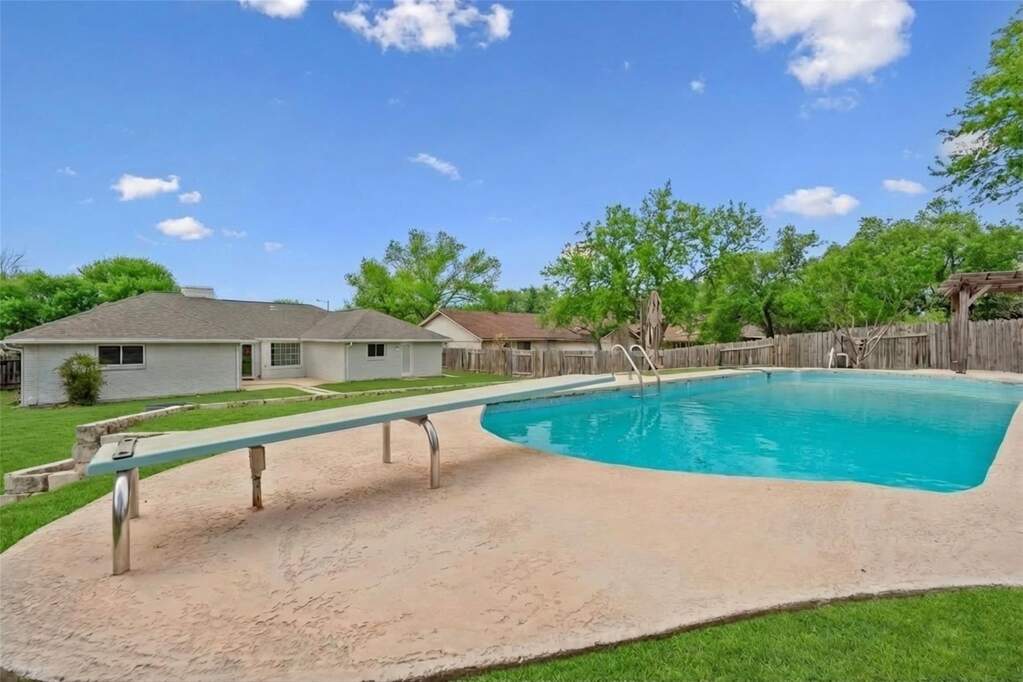 4 Bedroom Single Family Home/House's Image 26