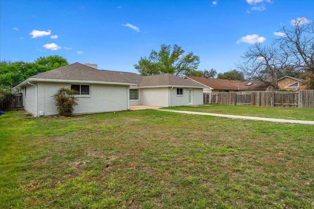 4 Bedroom Single Family Home/House's Image 30