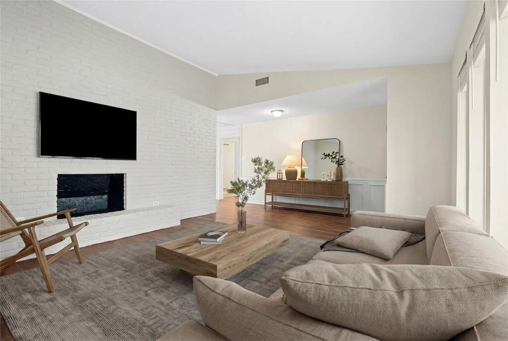 4 Bedroom Single Family Home/House's Image 3