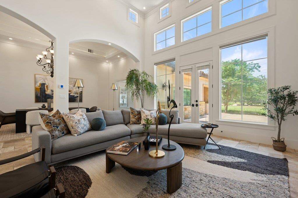 4 Bedroom Single Family Home/House's Image 13