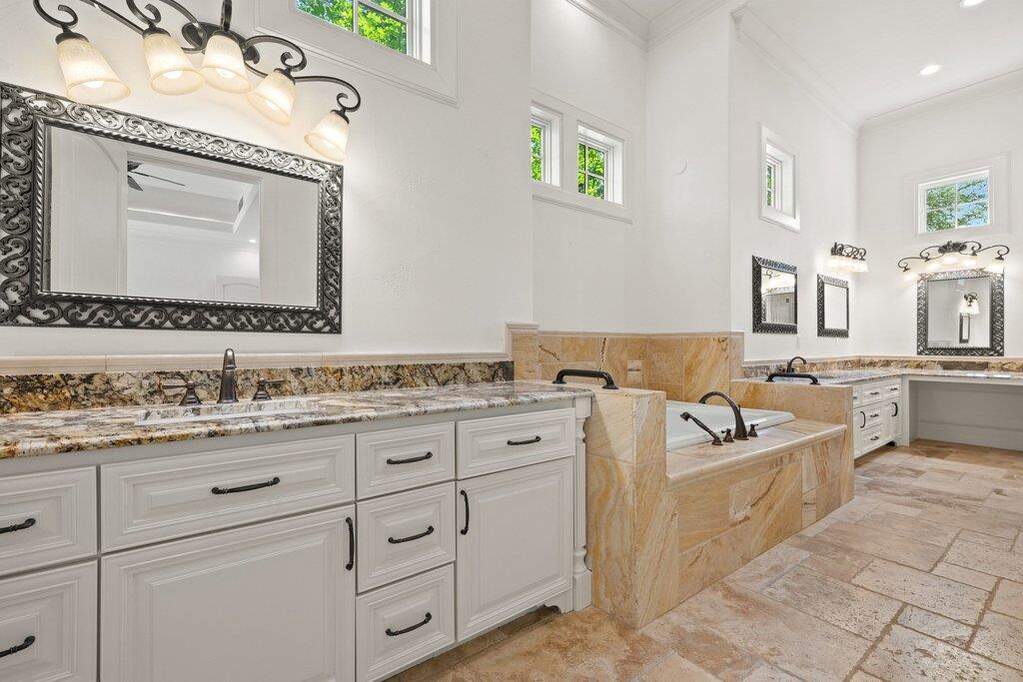 4 Bedroom Single Family Home/House's Image 17