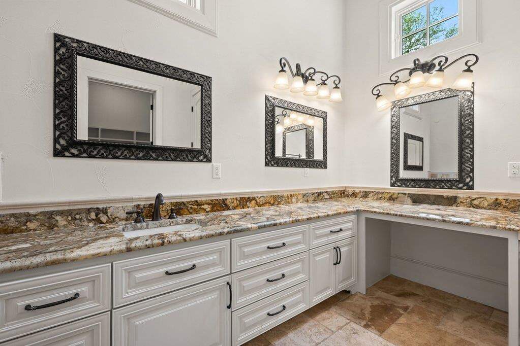 4 Bedroom Single Family Home/House's Image 19