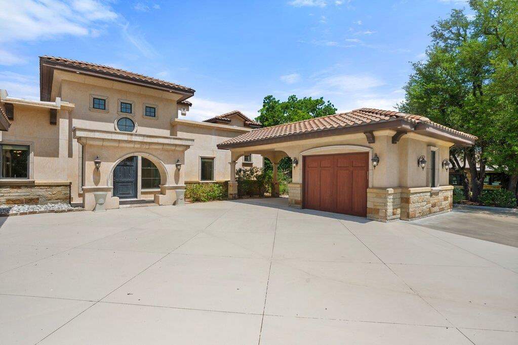 4 Bedroom Single Family Home/House's Image 32