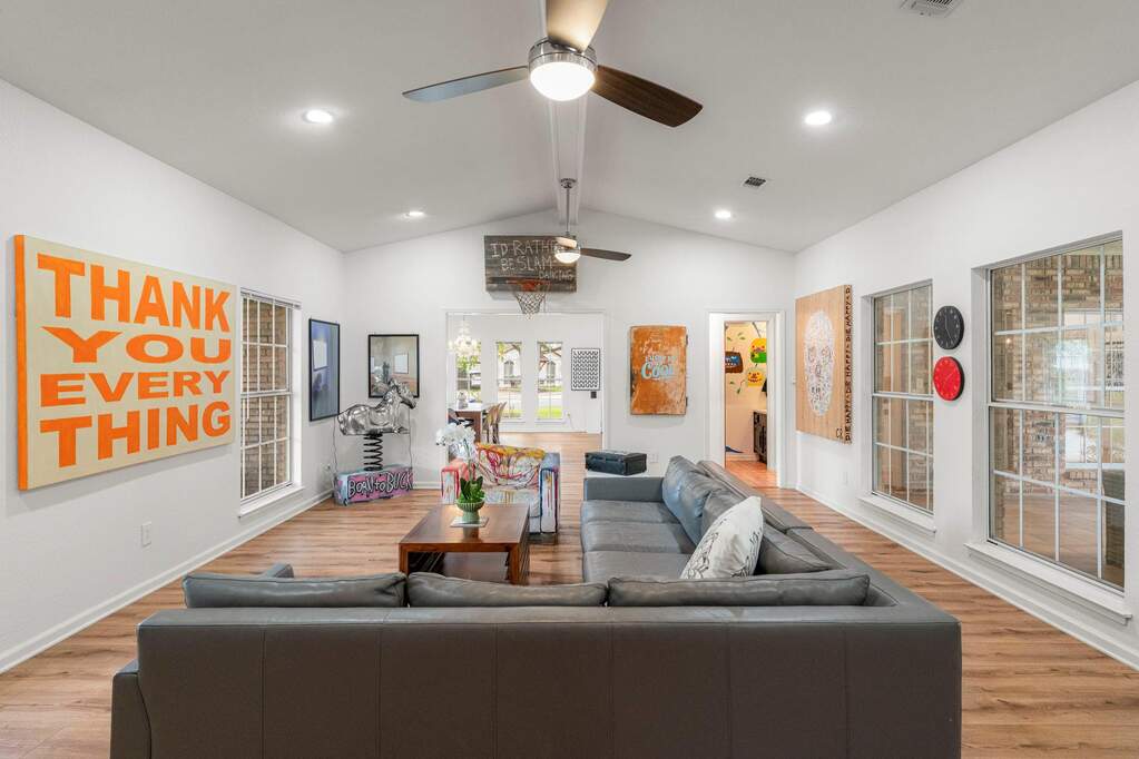 4 Bedroom Single Family Home/House's Image 9