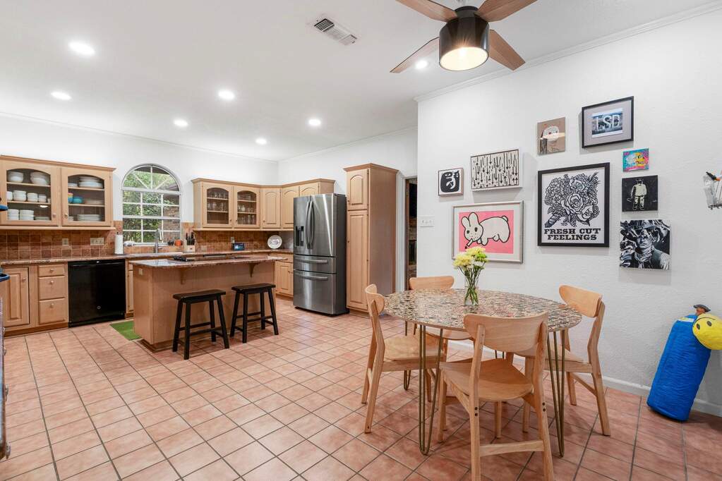 4 Bedroom Single Family Home/House's Image 15