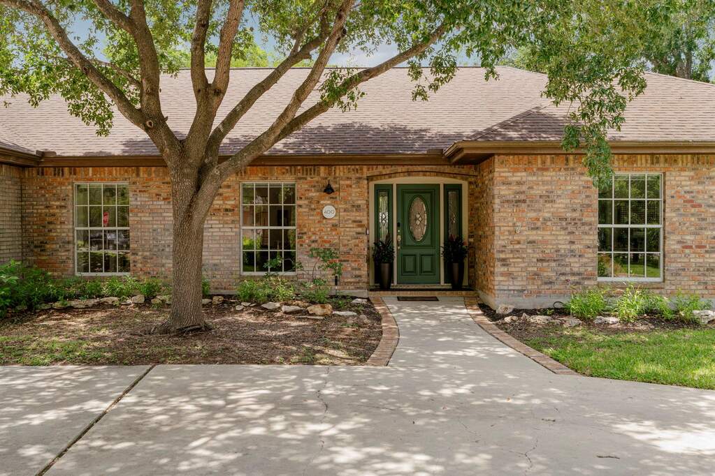 4 Bedroom Single Family Home/House's Image 32