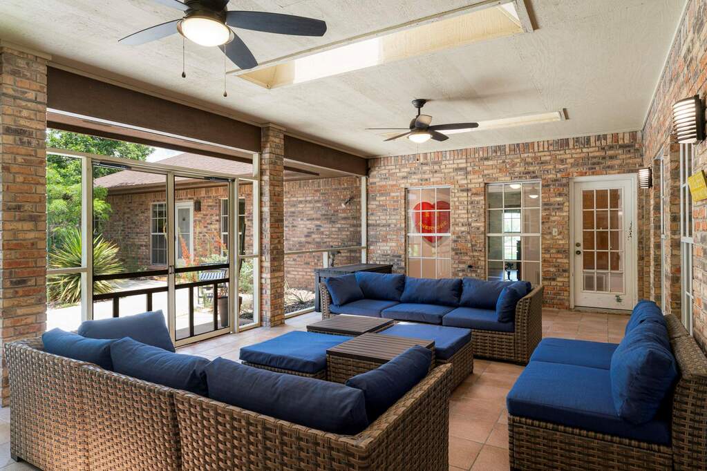 4 Bedroom Single Family Home/House's Image 3