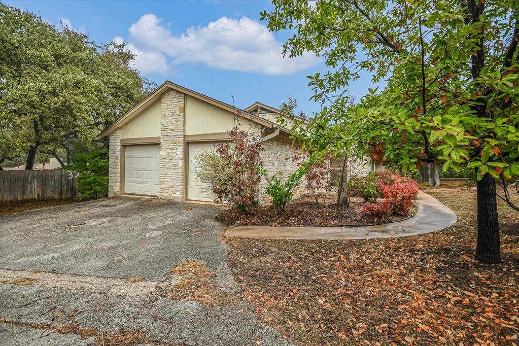6 Bedroom Multi Unit's Image 11