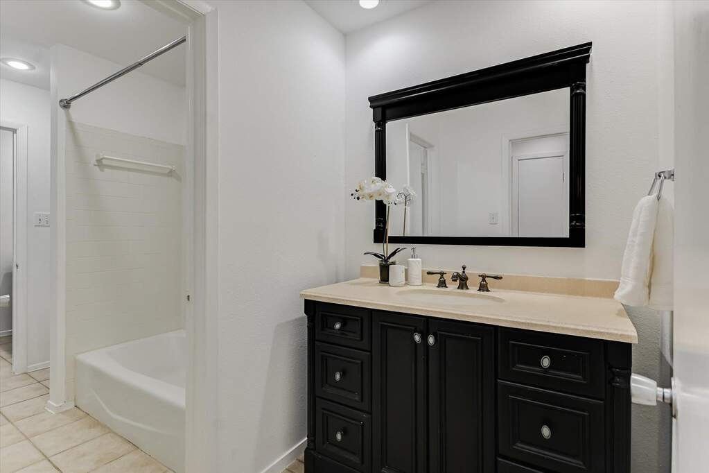 6 Bedroom Multi Unit's Image 15