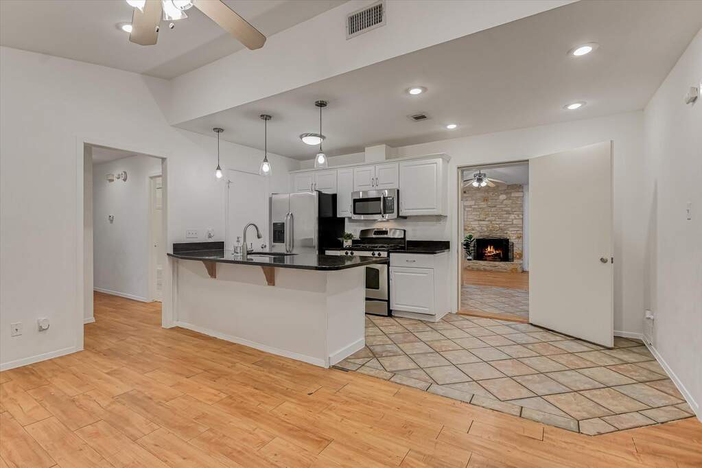 6 Bedroom Multi Unit's Image 3